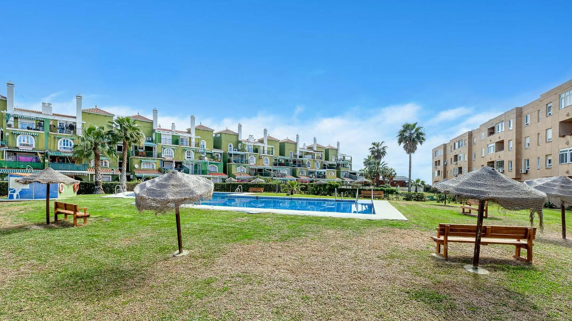 797 Holiday Rentals - Amplio Atico Duplex En Guadalmar Frente Al Mar Màlaga Apartmán